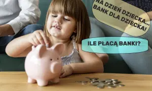 Mała dziewczynka wkłada monetę do świnki skarbonki. "Mój skarb" rośnie, a rodzice zastanawiają się nad oprocentowaniem banku dla dziecka.