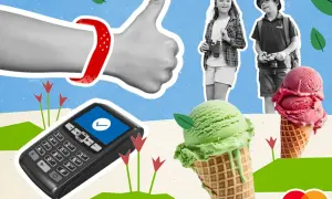 Konto dla dziecka powyżej 13 lat w mBanku to świetny pomysł na pierwsze samodzielne zakupy. Dzieciaki z lornetkami i aparatami cieszą się lodami, a kciuk w górę i terminal płatniczy symbolizują łatwość transakcji.