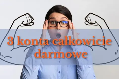 Kobieta z otwartymi ustami i wyciągniętymi rękami, na tle rysunku bicepsów i napisu "3 konta całkowicie darmowe".