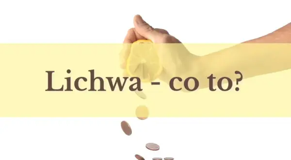 Dłoń wyciska cytrynę nad spadającymi monetami.