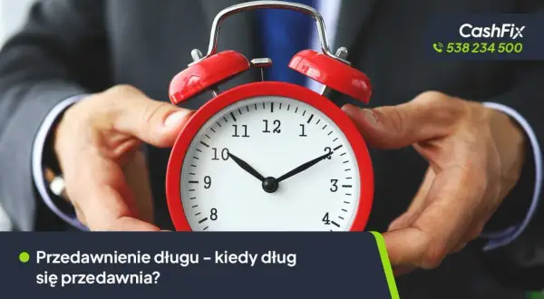 Dłoń trzyma czerwony budzik, symbolizując czas. Kiedy przedawnia się dług w firmie windykacyjnej? Sprawdź, jak działa termin przedawnienia.