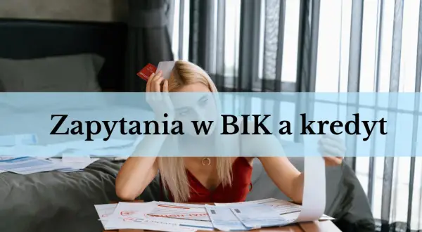Zmartwiona kobieta z kartami kredytowymi i dokumentami. Zapytania w BIK a kredyt – czy czysty BIK gwarantuje sukces?