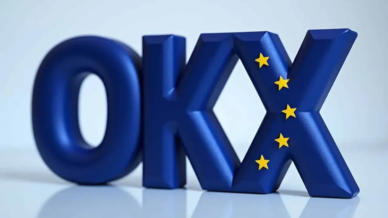 Niebieskie litery OKX z żółtymi gwiazdkami, symbolizujące Europę. Wiele osób szuka okx crypto opinie przed inwestycją.