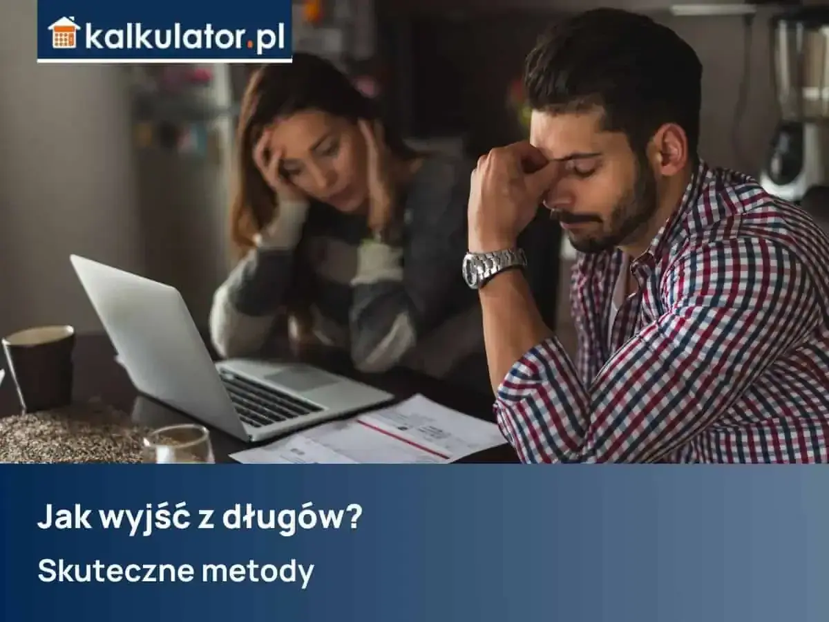 Para zmartwiona przy laptopie, szukająca odpowiedzi na pytanie: jak wyjść z długów? Skuteczne metody są na wyciągnięcie ręki.
