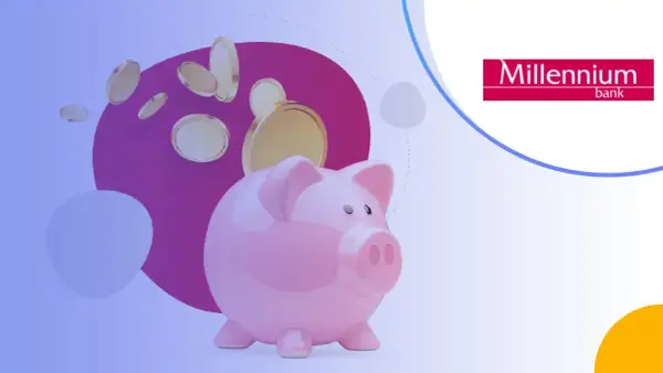 Różowa świnka skarbonka z monetami wpadającymi do środka. Millennium nowe środki na przyszłość.