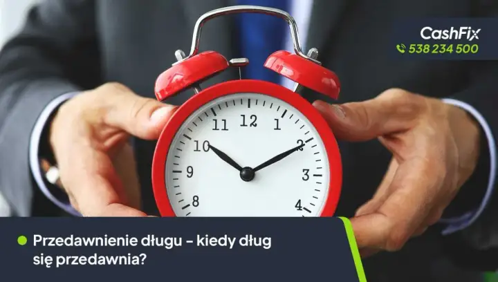 Dłoń trzyma czerwony budzik, symbolizując czas. Kiedy przedawnia się dług w firmie windykacyjnej? Sprawdź, jak działa termin przedawnienia.